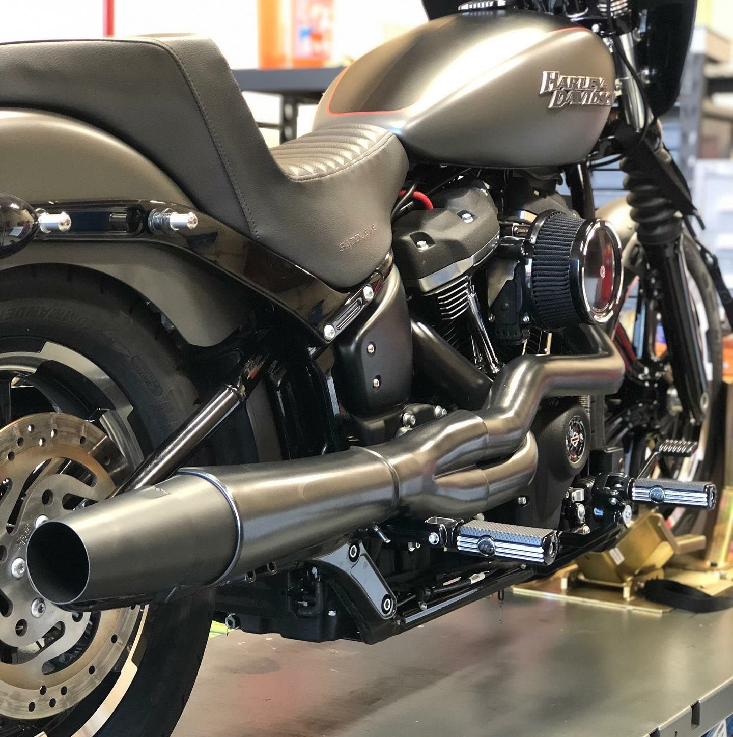 M8ソフテイル用 (THUNDER HEADER(サンダーヘッダー)マフラー