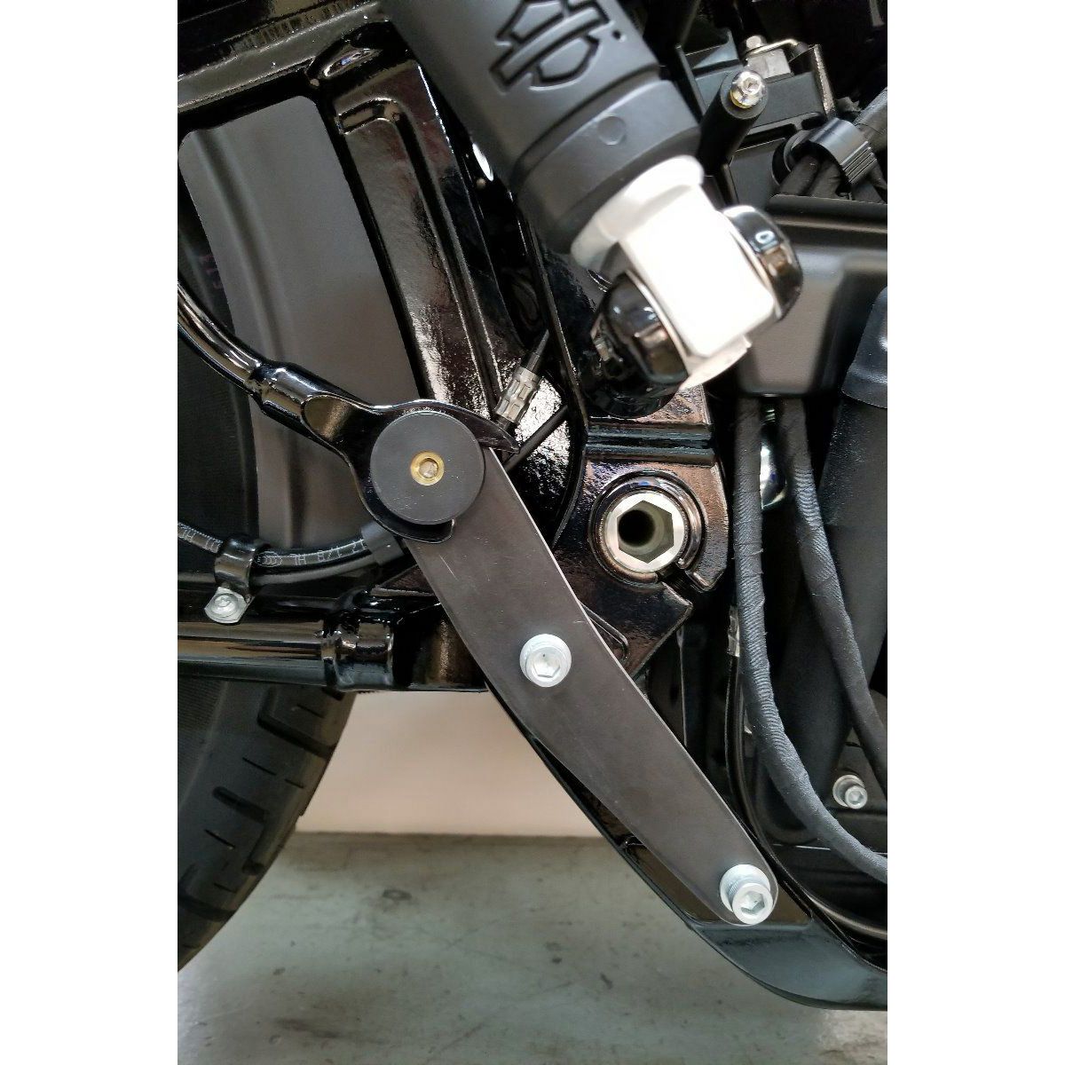 スーパートラップ M8ソフテイル サドルバッグサポート・マウントキット-04