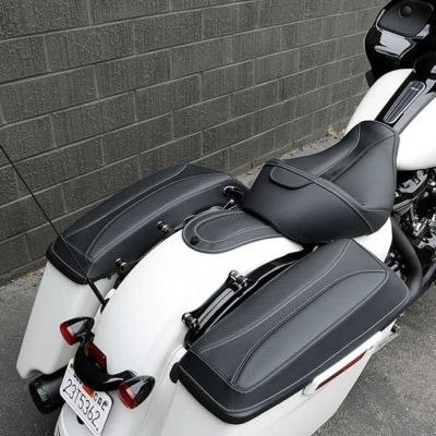 Saddlemen サドルバッグリッドカバー ドミネーター