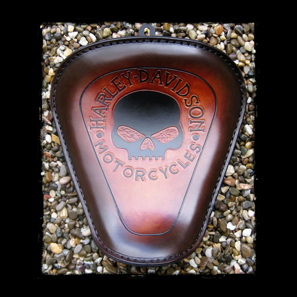 dhカスタム スポーツスター ソロシート HDスカル ブラウン-02