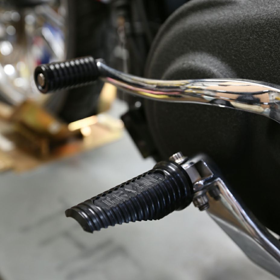 Thrashin Supply キャニオン ライダーフットペグ ブラック-01