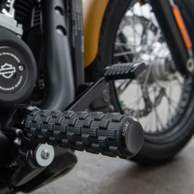 アレンネス Air Trax ライダーフットペグ ブラック　M8ソフテイル
