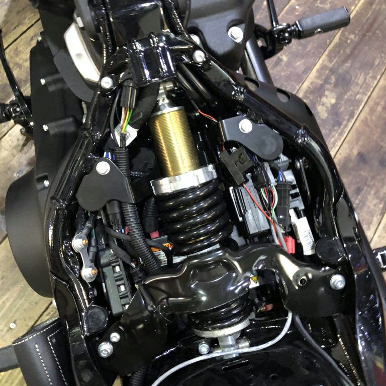 M8ソフテイル用 ローダウンサスペンション iKON |ハーレーパーツ専門店 