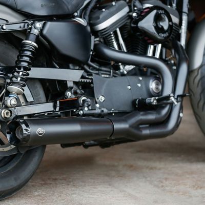 【SALE】S&S スーパーストリート・キャタライザー内蔵2-1フルエキゾーストマフラー ブラック スポーツスター