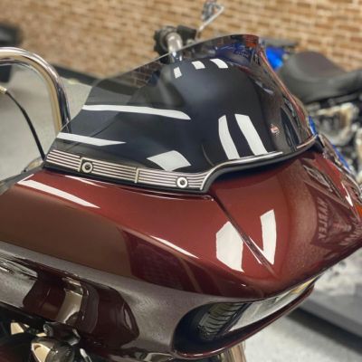 HogWorkz ロードグライド・ビレットウィンドシールドトリム サードディグリー