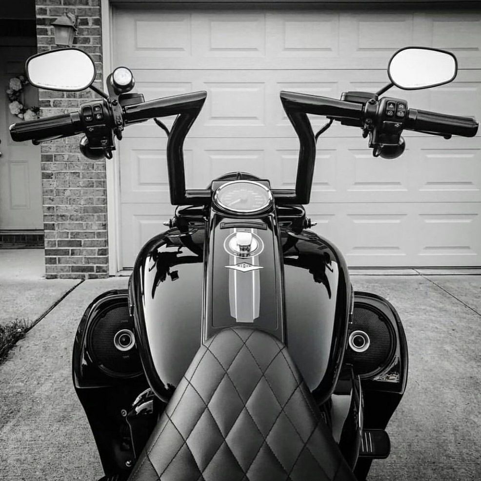 VINDIKTA フープティーズ・ロードキング/ロードグライド Tハンドルバー 16インチ ブラック-01