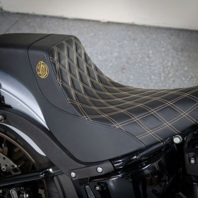 Lucky Daves M8ローライダーシート ゴールドダブルダイアモンドステッチ