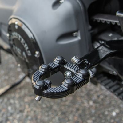 Arlen Ness MXフットペグ ブラック M8ソフテイル/パッセンジャー用