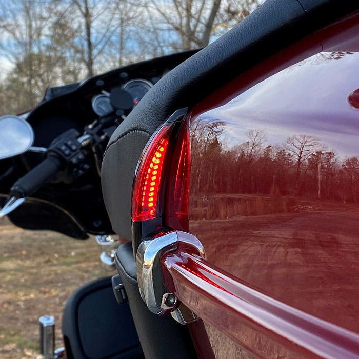 Custom Dynamics シーケンシャル ツアーパックバックレストLEDライト　ブラック/スモークレンズ-02