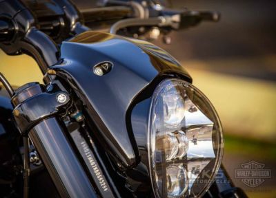 Ricks Motorcycles M8ソフテイル・ブレイクアウト用フェアリング 未塗装