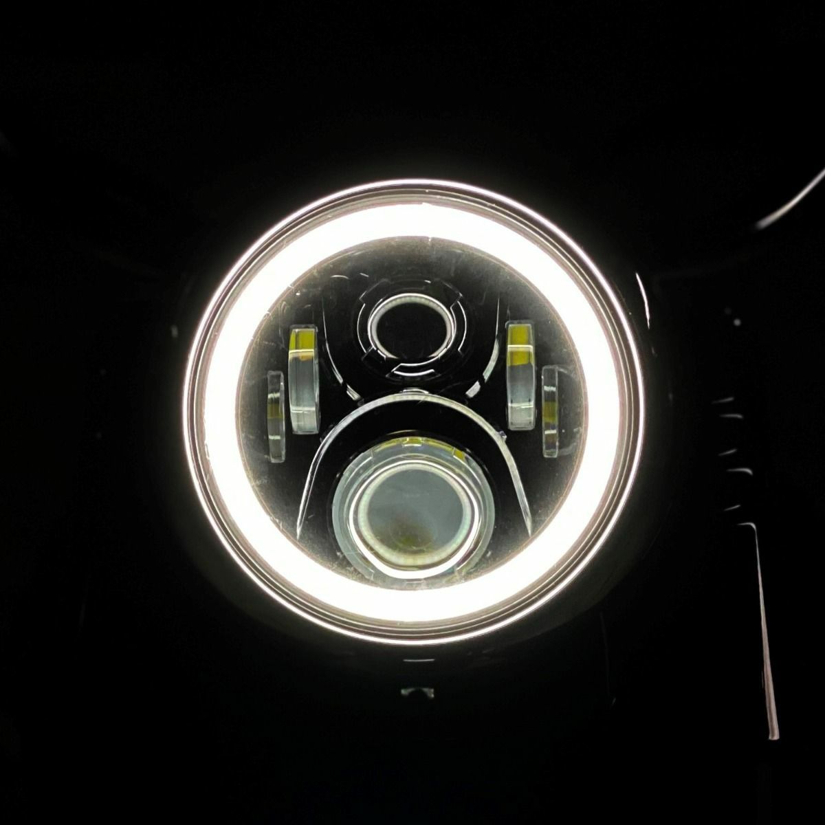 Custom Dynamics 7インチ・HALOリング付LEDヘッドライト クローム-04