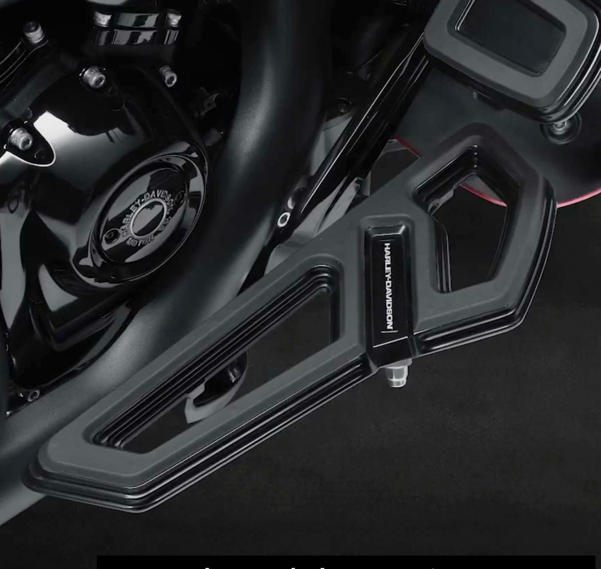 ハーレー M8 Softail用 エンパイア ライダーフットボードキット ブラック-01