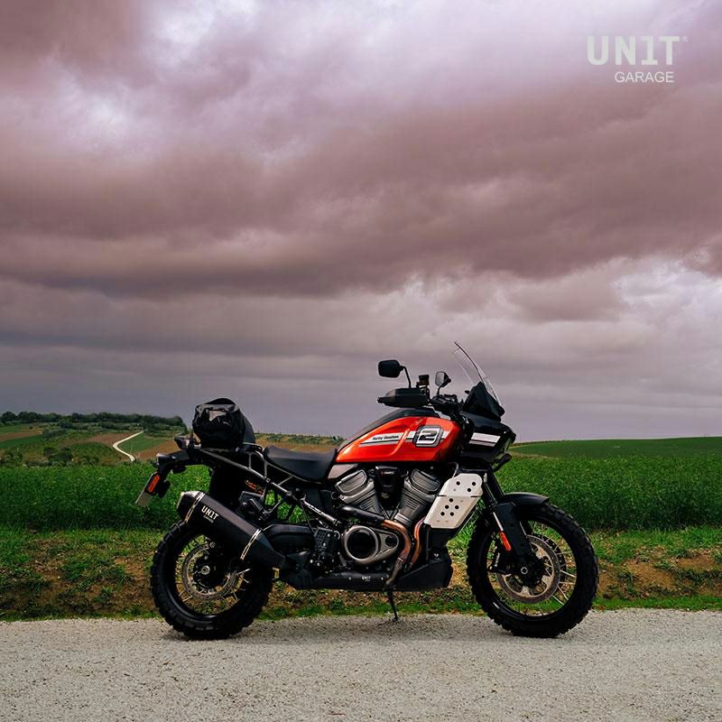 Pan America用 チタニウムスリップオンマフラー ブラック UNIT GARAGE-07