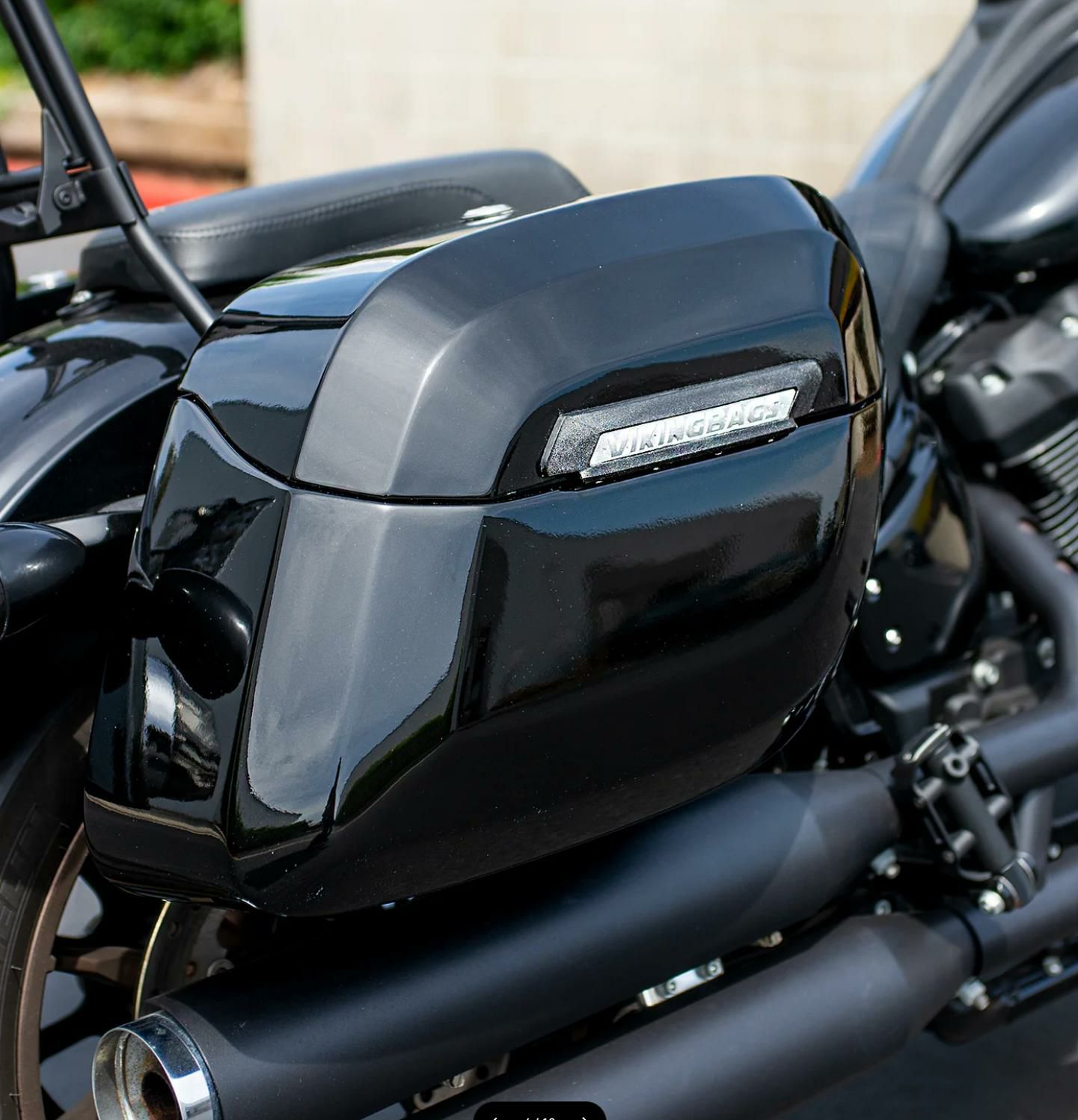 FXLRS用ハードサドルバッグ Raven エクストララージ グロスブラック 