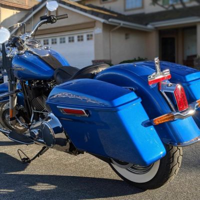 ハーレー M8 Softail スタンダードサドルバッグコンバージョンキット(ブラックブラケット) 未塗装