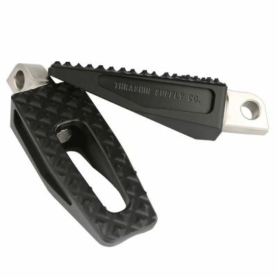 M8ソフテイル P-54 スリム フットペグ パッセンジャー用 ブラックアルマイト スラッシンサプライ(THRASHIN SUPPLY)