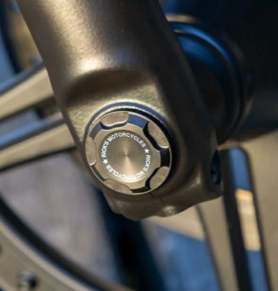 スポーツスターS、ナイトスター RH975用フロントアクスルカバー Ricks Motorcycles