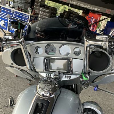 ハーレー FLH ツーリング、トライク 1-1/2インチ ポインテッドトップ・EZインストールハンドルバー 14インチトール/クローム Fat Baggers