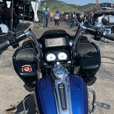 ハーレー ロードグライド 1-1/2インチ ポインテッドトップ・EZインストールハンドルバー 16インチトール/クローム Fat Baggers