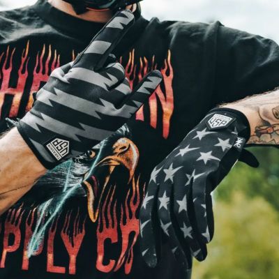 スラッシンサプライ(THRASHIN SUPPLY) ステルスグローブ Stars & Bolts ブラック/グレー