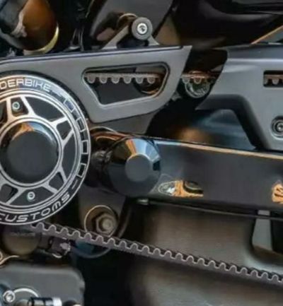 ハーレー ナイトスター RH975 スイングアームアクスルカバー ブラック Thunderbike