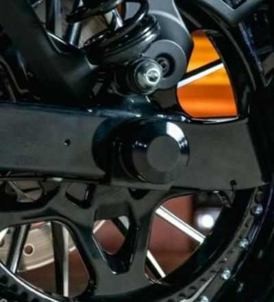 ハーレー ナイトスター RH975 リアアクスルカバー ブラック Thunderbike