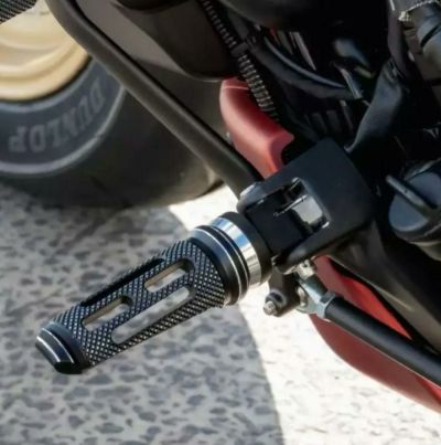 【セール】スポーツスターS、ナイトスター RH975、M8ソフテイル ライダーフットペグセット ブラック Thunderbike