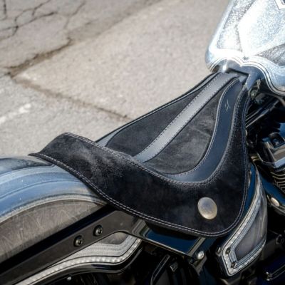 ハーレー M8 ソフテイル ヘリテージクラシック、デラックス El Doradoリアフェンダー用 シートパン Thunderbike