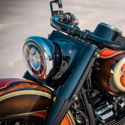 ハーレー M8 ソフテイル ヘリテイジクラシック、デラックス ヘッドランプカバー Thunderbike