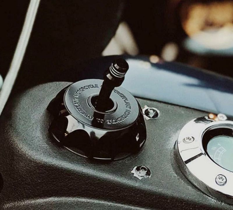 P16 MXベント ハーレー用ガスキャップ ブラック POWERPLANT |ハーレー