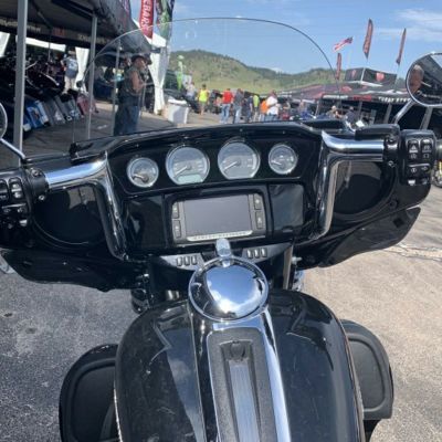 ハーレー エレクトラグライド、ストリートグライド 1.5インチ ポインテッドトップ ハンドルバー/ケーブルキット 12インチ クローム Fat Baggers