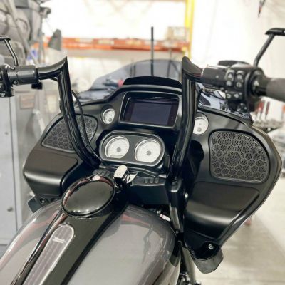 ハーレー ロードグライド VILLAIN 1.5インチ径ハンドルバー 14インチ ブラック Siouxicide Choppers