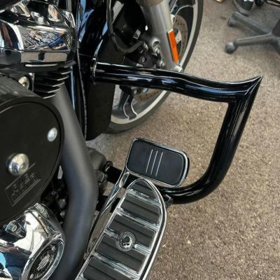 ハーレー ストリートグライド、ロードキング 1.5インチ径チョップドエンジンガード ブラック Siouxicide Choppers