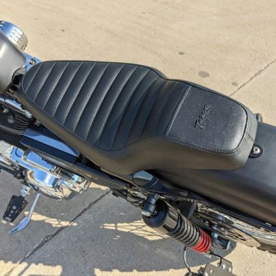 スポーツスター 1986～2003 TRACKER シート(プリーツステッチ) ブラック TC Bros