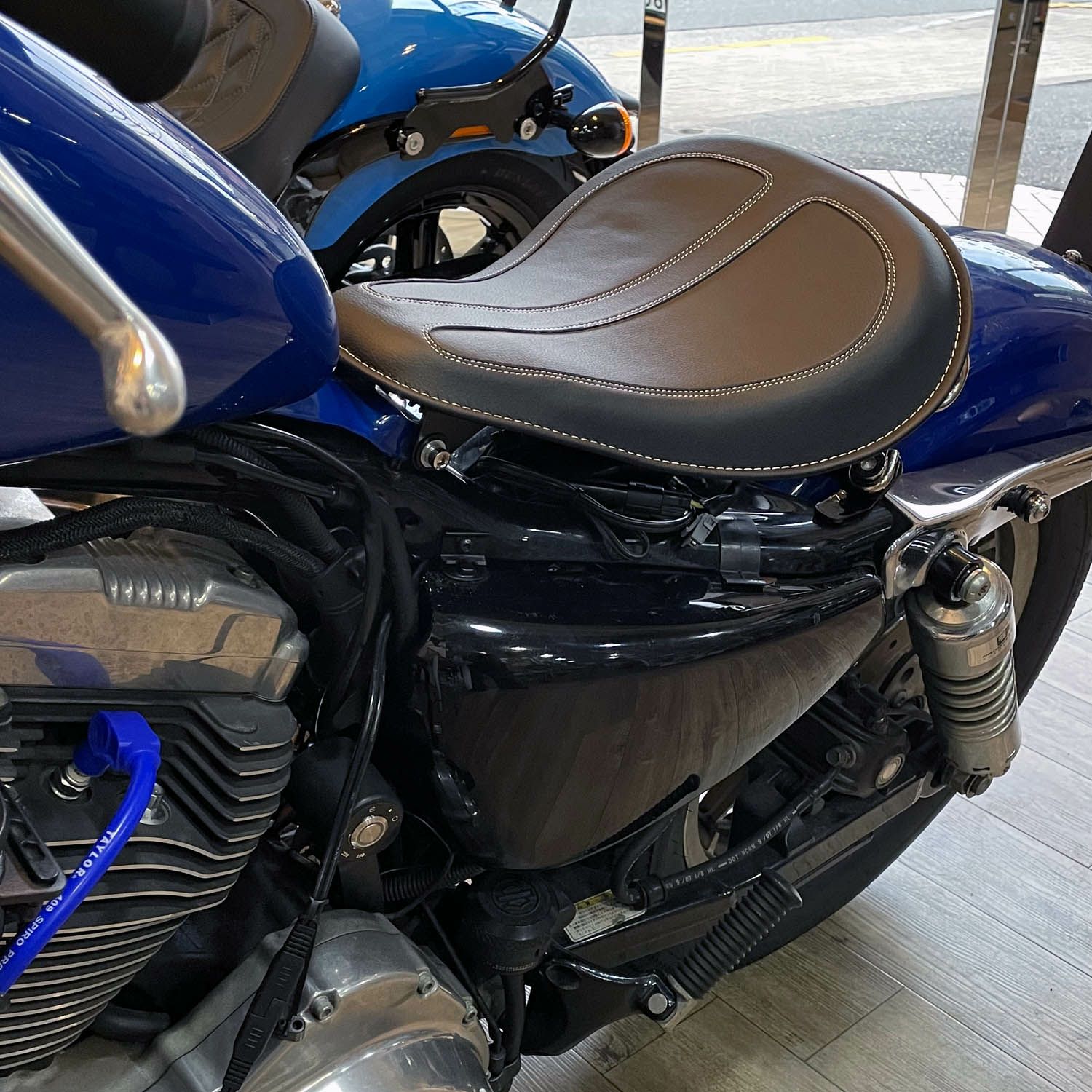 2004以降スポーツスター ソロスプリングシートキット WMW |ハーレー 