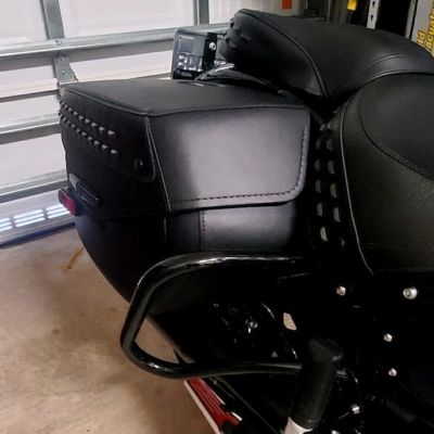 M8ソフテイル ヘリテイジクラシック、デラックス サドルバッグガード(ブラック) HOGWORKZ