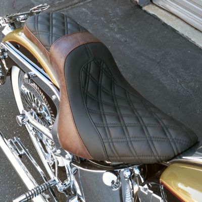 2000～2017 FLST/C/N/F リボルバー エングレーブ FastBack 2アップシート ダブルダイアモンドステッチ CMC