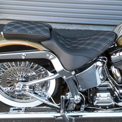 2000～2005 FLST/C/S/F ソロ＆パッセンジャーシート ホワイトダブルダイアモンドステッチ CMC