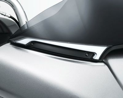 FLHT、FLHX トレーサー LED ウィンドシールドトリムライト (グロスブラック) Kuryakyn
