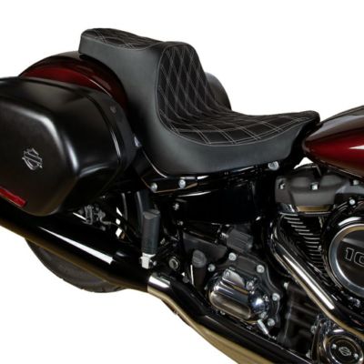【SALE】M8ソフテイル ローライダー/S/ST、スポーツグライド プレデター3 2UPシート ダブルダイアモンドステッチ (シルバー) Drag Specialties