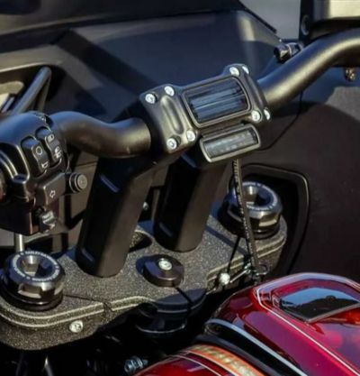 M8ソフテイル ストリートボブ、ブレイクアウト、ローライダーST Clubstyle 7インチ プルバックライザー (ブラック) Thunderbike