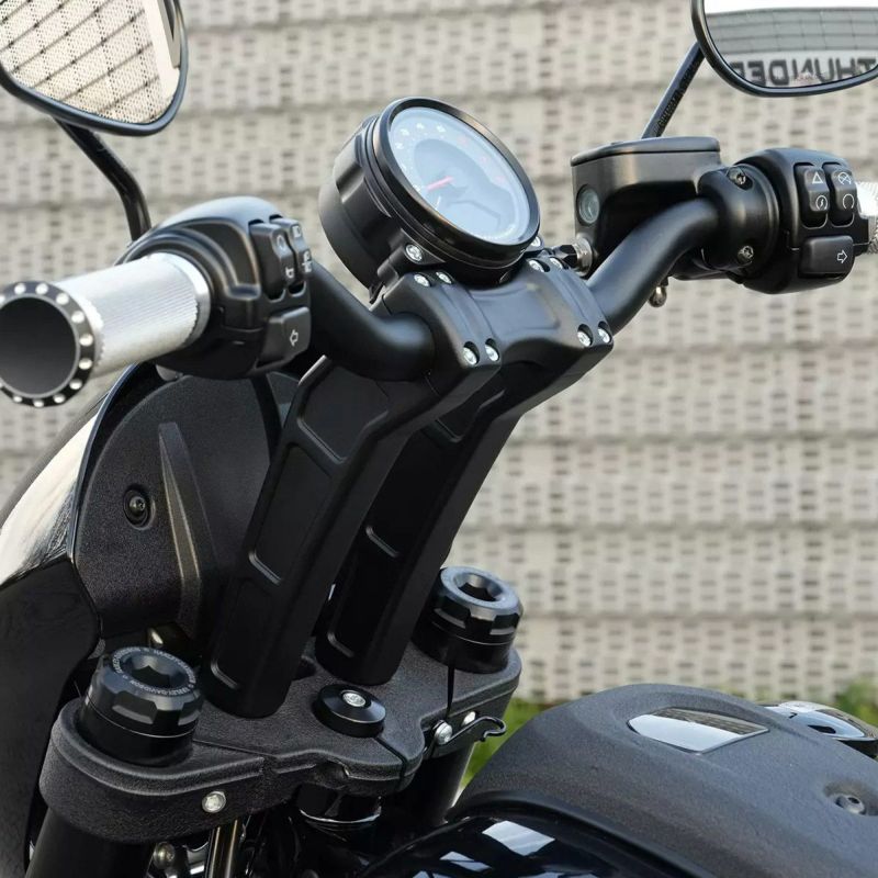 M8ソフテイル ローライダーS Clubstyle 9インチ プルバックライザー 1.25インチクランプ (ブラック) Thunderbike 1