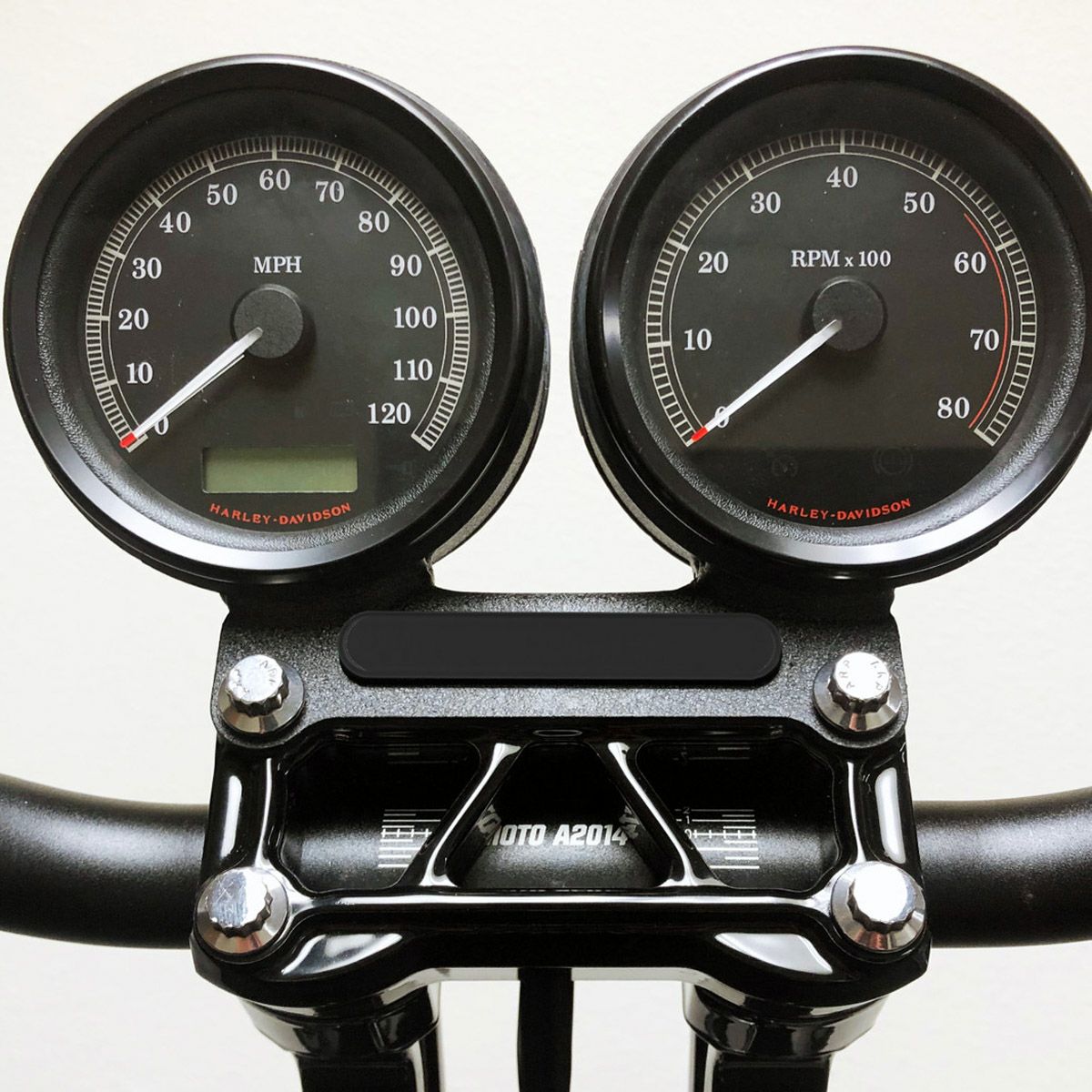 Biltwell(ビルトウェル) アングル付スピードメータークランプ ハーレー 