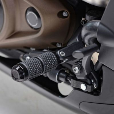 スポーツスターS、ナイトスター、M8ソフテイル Crown ライダーフットペグ Wunderkind