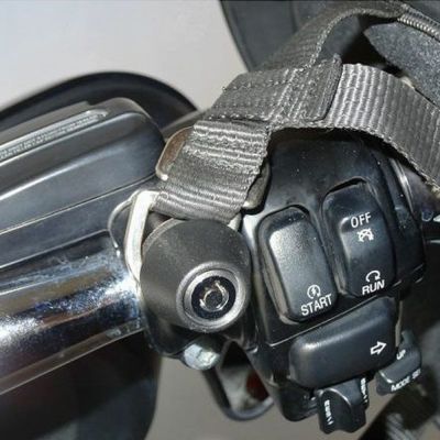 2004以降スポーツスター ハンドルクランプ ヘルメットロック ブラック Lidlox（リッドロックス）