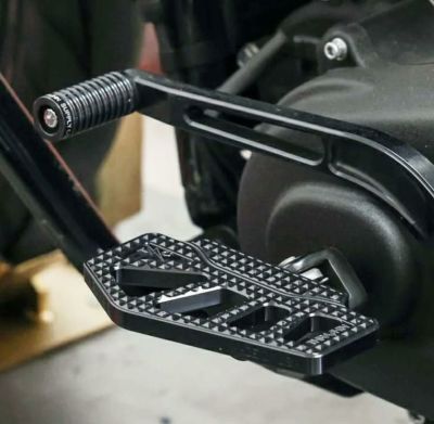 M8 ソフテイル APEX ミニフロアボード (ブラック) スラッシンサプライ(THRASHIN SUPPLY)