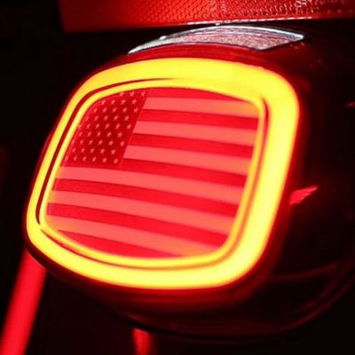 TRACER USフラッグ LEDテールライト ライセンス灯窓付き レッド Kuryakyn