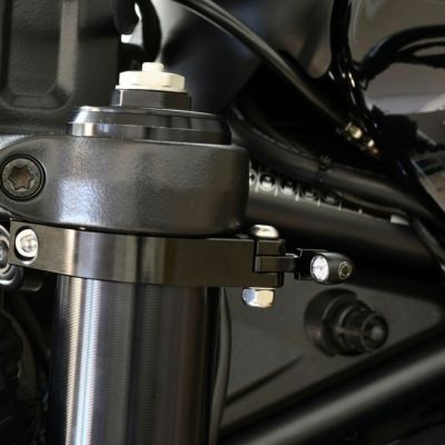 【セール】スポーツスターS M5スタッド用 フロントウィンカーブラケットセット (ブラック) SPEEDRA