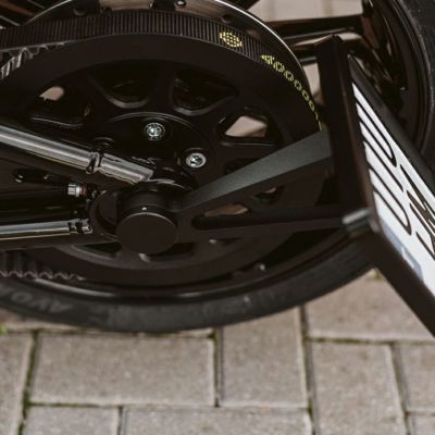 M8ソフテイル  日本ナンバー対応 ライセンスプレートブラケット (ブラックナットカバー付) Killer Custom