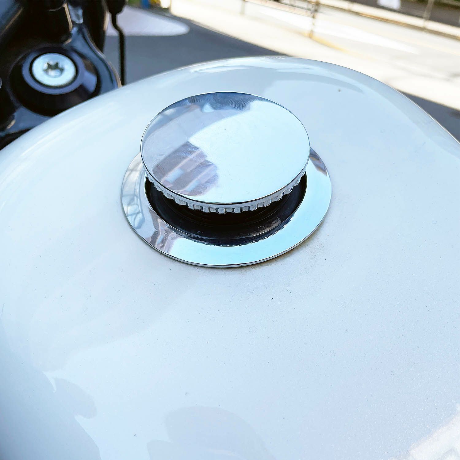 スポーツスター ポップアップ フュエルキャップ 2.1、4.5ガロンタンク用 クローム MCS 2